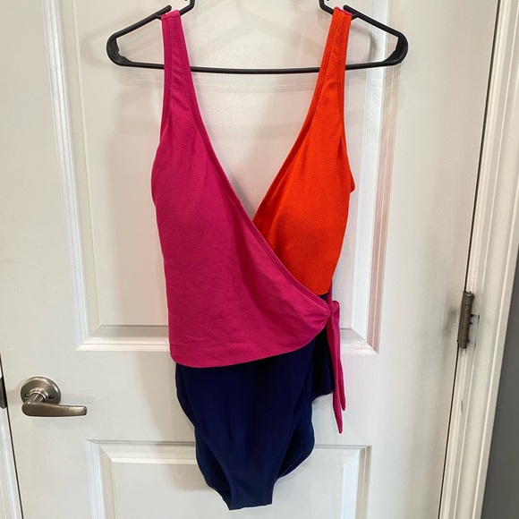 TOMMY BAHAMA UPF 50 Island Cays Colorblock Wrap-Front One-Piece Swimsuit 14 EUC - Picture 7 of 15